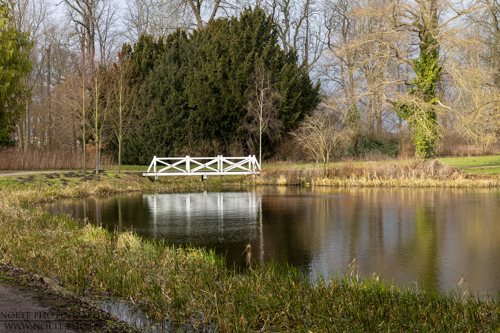 Eine von vielen Brücken im Garten des Eutiner Schlosses